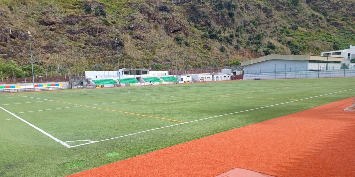 Cd Ribeira Brava vence por 1-0 o Sc Santacruzense (Futebol Junior)