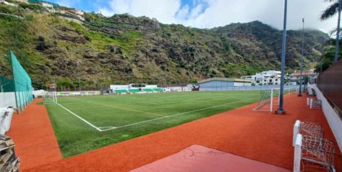 O Cd Ribeira Brava foi superior ao Csd Câmara De Lobos e vence-o por 13-1 (Futebol Infantil)